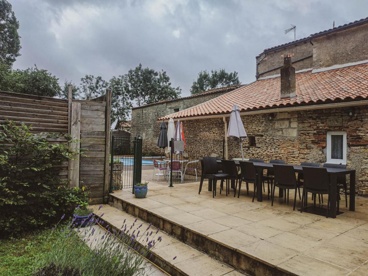 LA LAUJÈRE IVIE - Gîte&Piscine privative Saint-Hilaire-du-Bois  Esterno foto